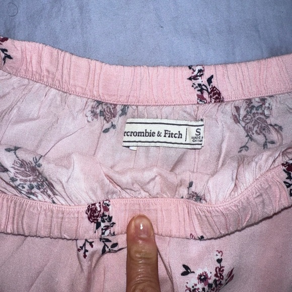 Abercrombie & Fitch Women's Off-Shoulder Pink Floral Top - Picture 4 of 8